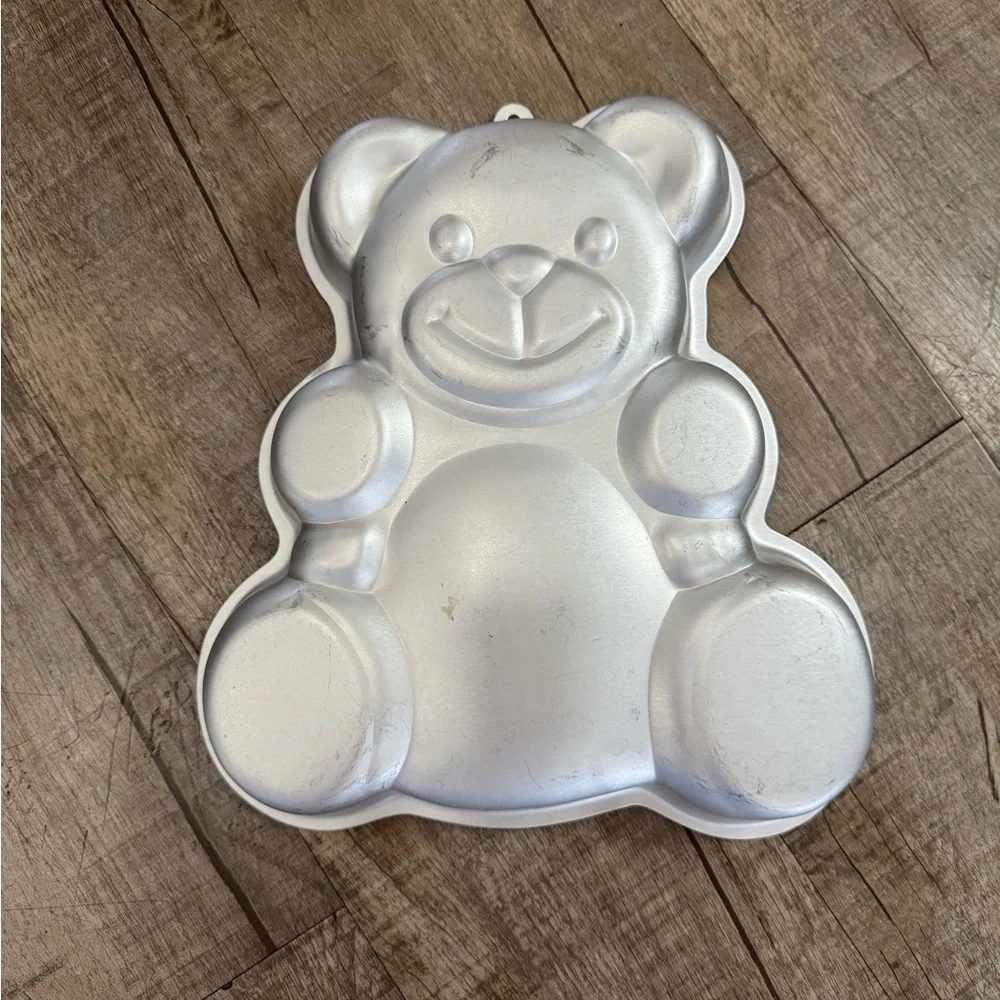 Vintage 1982‎ Wilton Huggable Teddy Bear Cake Pan – Model #502-3754